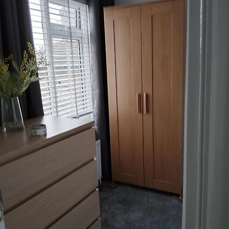 Crown Road Apartment ซิททิงบอร์น ภายนอก รูปภาพ