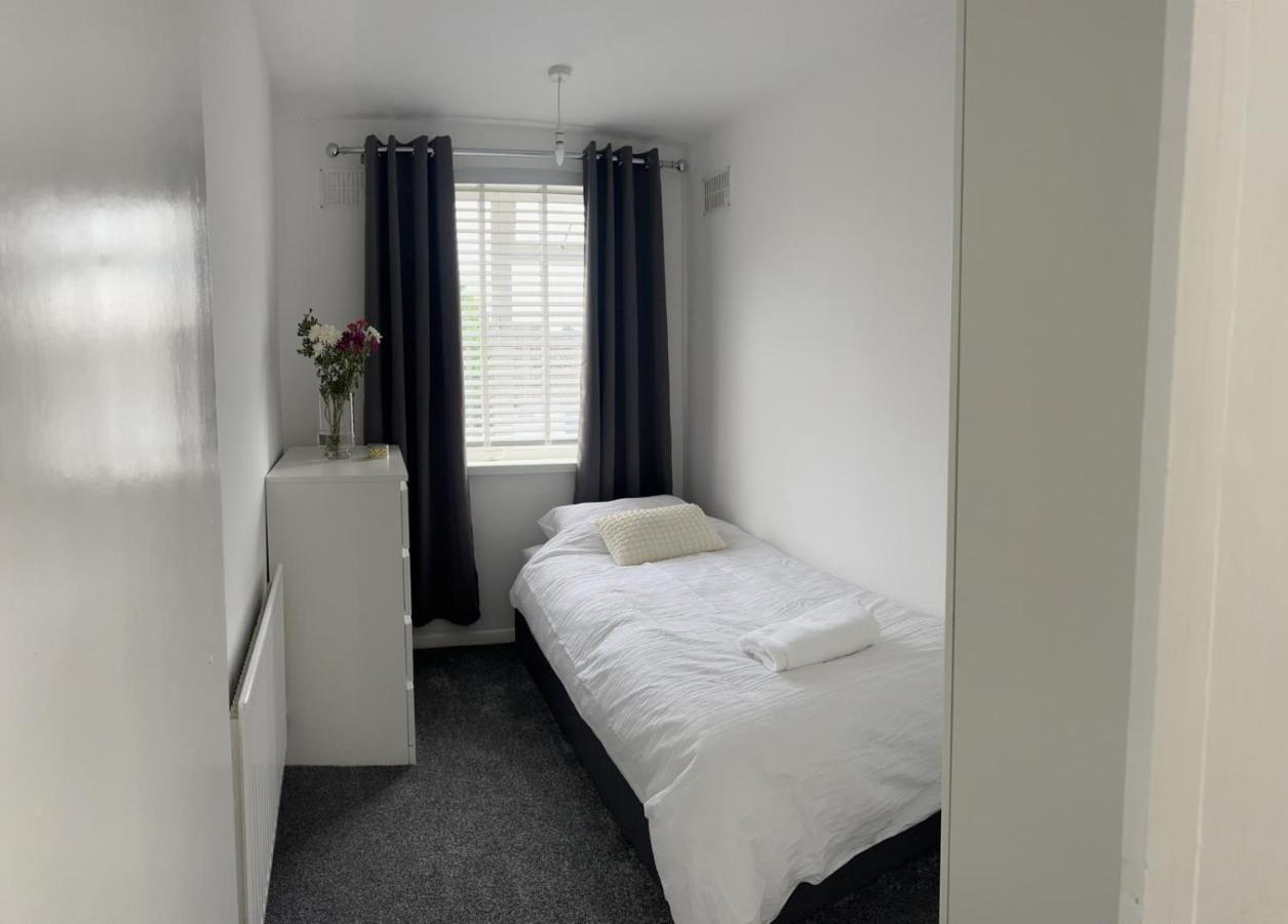 Crown Road Apartment ซิททิงบอร์น ภายนอก รูปภาพ
