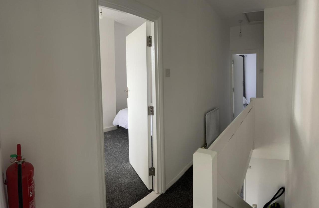 Crown Road Apartment ซิททิงบอร์น ภายนอก รูปภาพ
