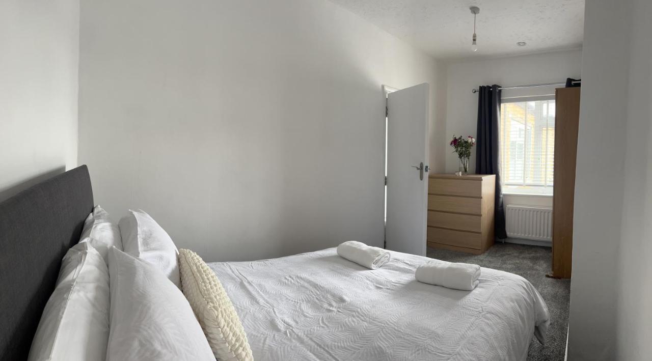 Crown Road Apartment ซิททิงบอร์น ภายนอก รูปภาพ