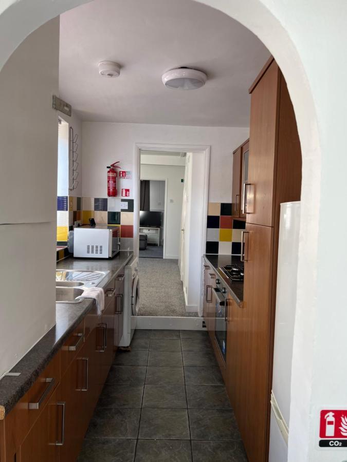 Crown Road Apartment ซิททิงบอร์น ภายนอก รูปภาพ