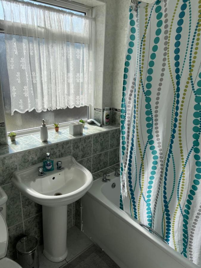 Crown Road Apartment ซิททิงบอร์น ภายนอก รูปภาพ