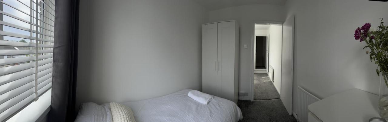 Crown Road Apartment ซิททิงบอร์น ภายนอก รูปภาพ