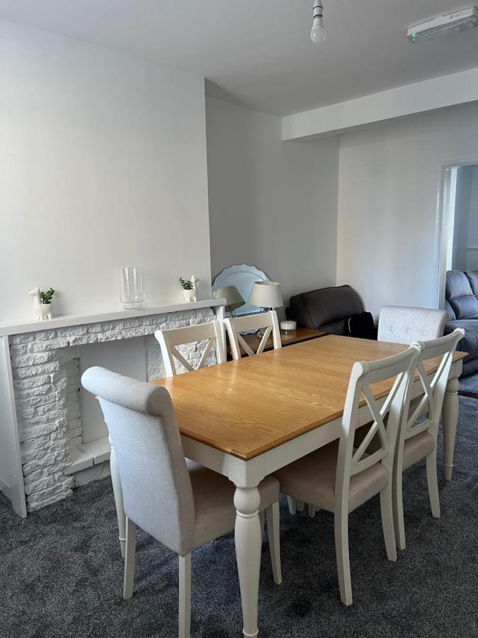 Crown Road Apartment ซิททิงบอร์น ภายนอก รูปภาพ